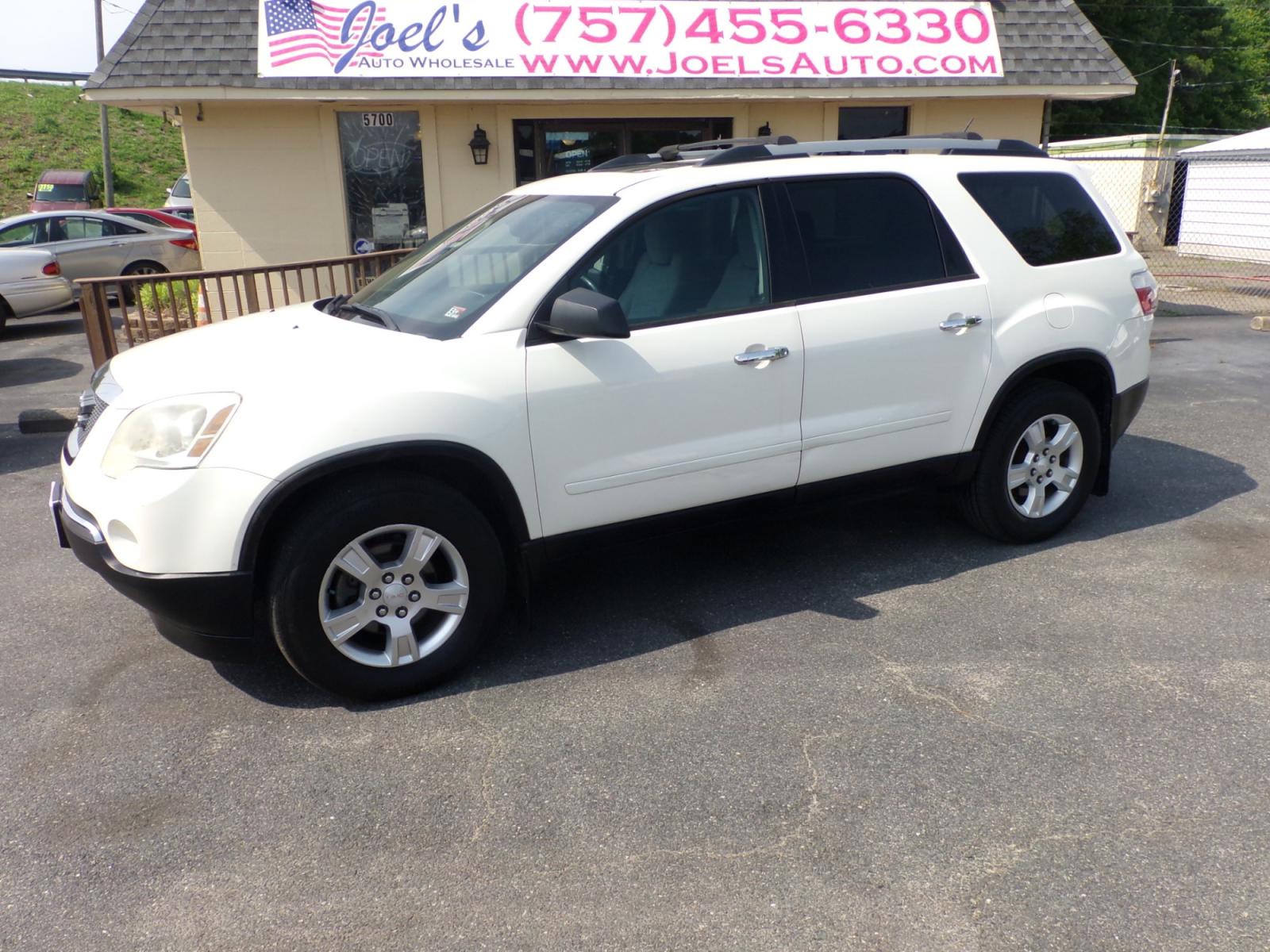 2011 white GMC Acadia SLE-2 FWD (1GKKRPED0BJ) with an 3.6L V6 DOHC 24V engine, 6-Speed Automatic transmission, located at 5700 Curlew Drive, Norfolk, VA, 23502, (757) 455-6330, 36.841885, -76.209412 - Photo #0