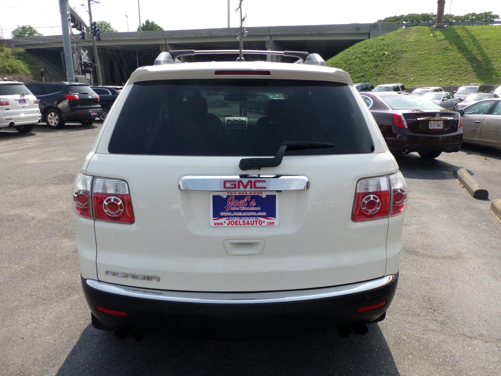 2011 white GMC Acadia SLE-2 FWD (1GKKRPED0BJ) with an 3.6L V6 DOHC 24V engine, 6-Speed Automatic transmission, located at 5700 Curlew Drive, Norfolk, VA, 23502, (757) 455-6330, 36.841885, -76.209412 - Photo #11