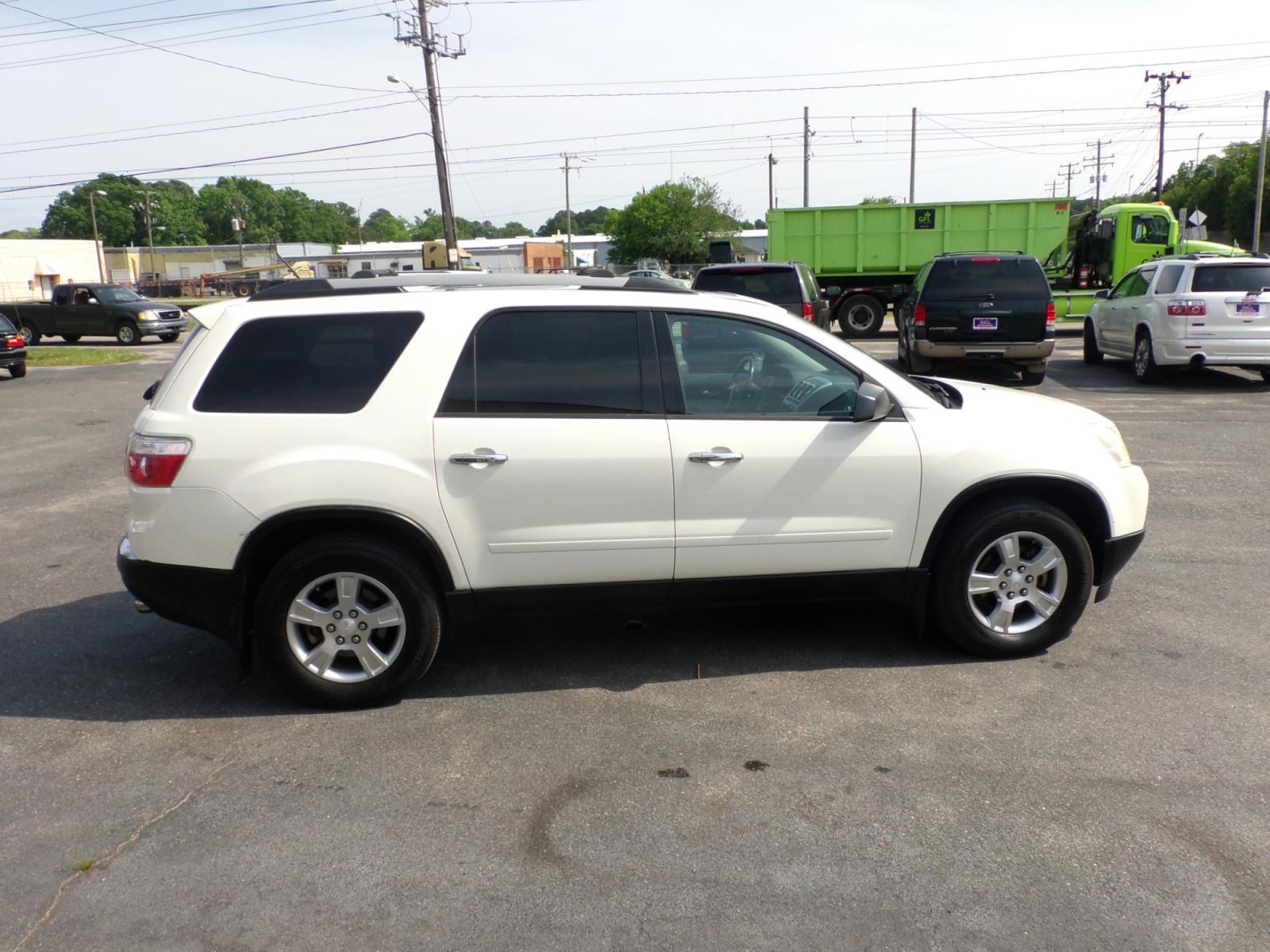 2011 white GMC Acadia SLE-2 FWD (1GKKRPED0BJ) with an 3.6L V6 DOHC 24V engine, 6-Speed Automatic transmission, located at 5700 Curlew Drive, Norfolk, VA, 23502, (757) 455-6330, 36.841885, -76.209412 - Photo #13