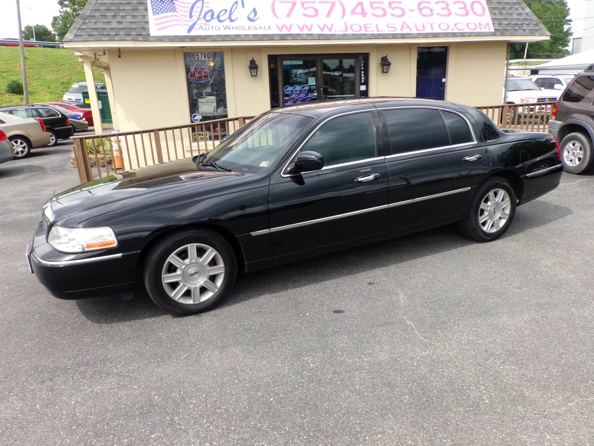 photo of 2011 Lincoln Town Car Executive L